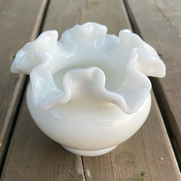 Vintage Fenton Ruffled Edge Milk Glass Rose Bowl Retro Glass Decor - Picture 4 of 13